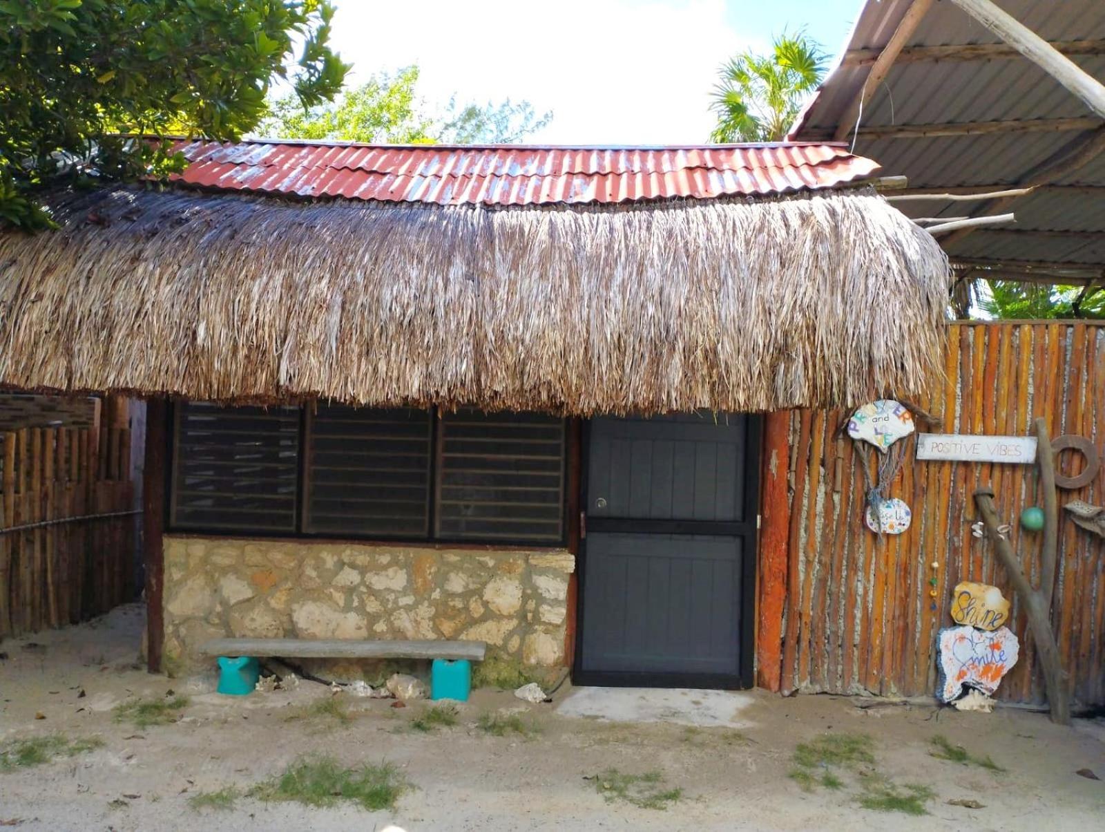 Lunazul Eco-Cabana Frente Al Mar 玛哈威 外观 照片